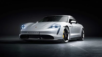 Akun terminen karkaamisen riski johtaa joidenkin Porsche Taycan -mallien taka...