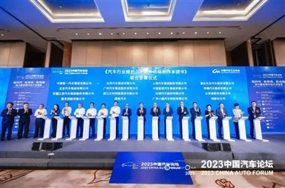 Kiinan autonvalmistajien liitto on julkaissut autoteollisuuden tuotanto- ja m...