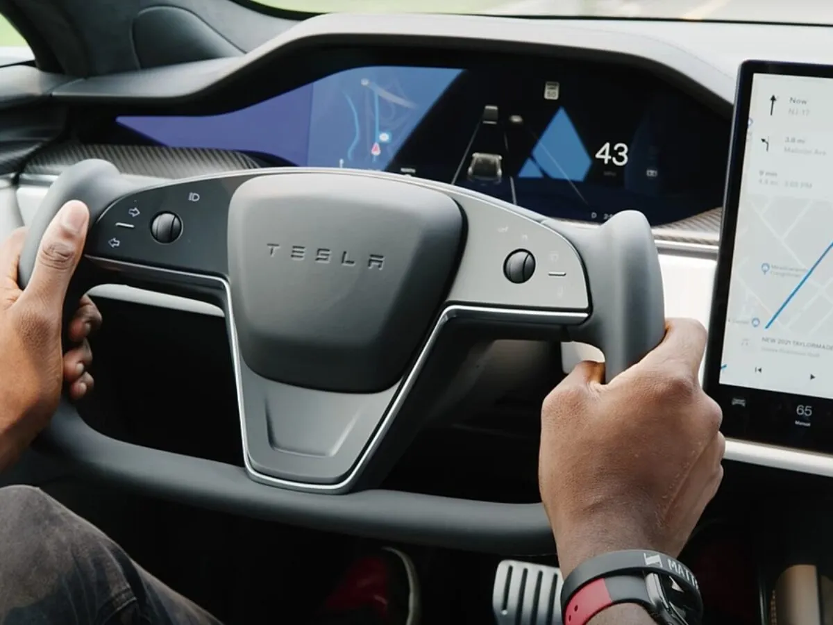 Aiheuttavatko viralliset muutokset riskejä? Tesla vetää takaisin 2 Model X -a...