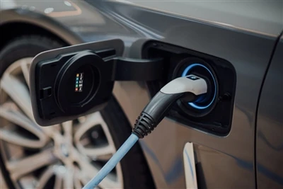 UK Automotive Industry Association alentaa vuoden 2024 koko vuoden myyntiennu...