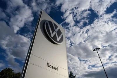 Volkswagen-konsernin puheenjohtaja kehottaa EU:ta tarkistamaan päästötavoitteita