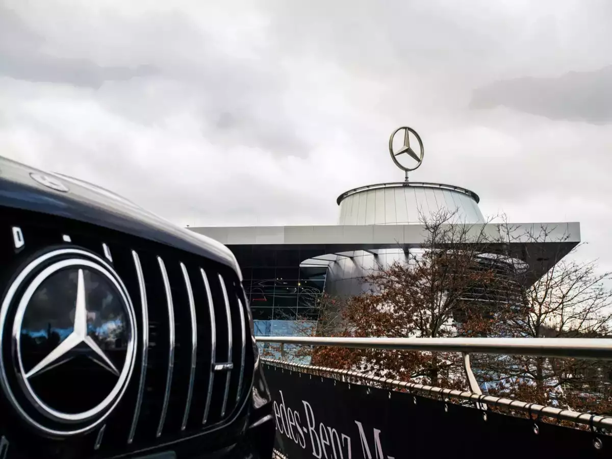 Mercedes-Benz Q3:n liiketulos putosi 48 % edellisvuodesta, suunnitelmia kusta...