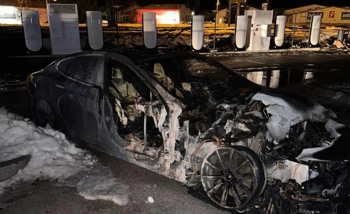 Tesla tutkii Model S -lataukseen liittyvää tulipaloa Ranskassa