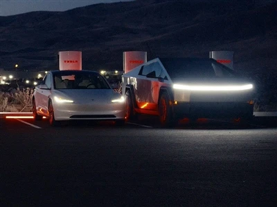 Cybertruck-latausnopeus päivitetty: Tesla V4 -aturit tukevat täysin nopeaa la...